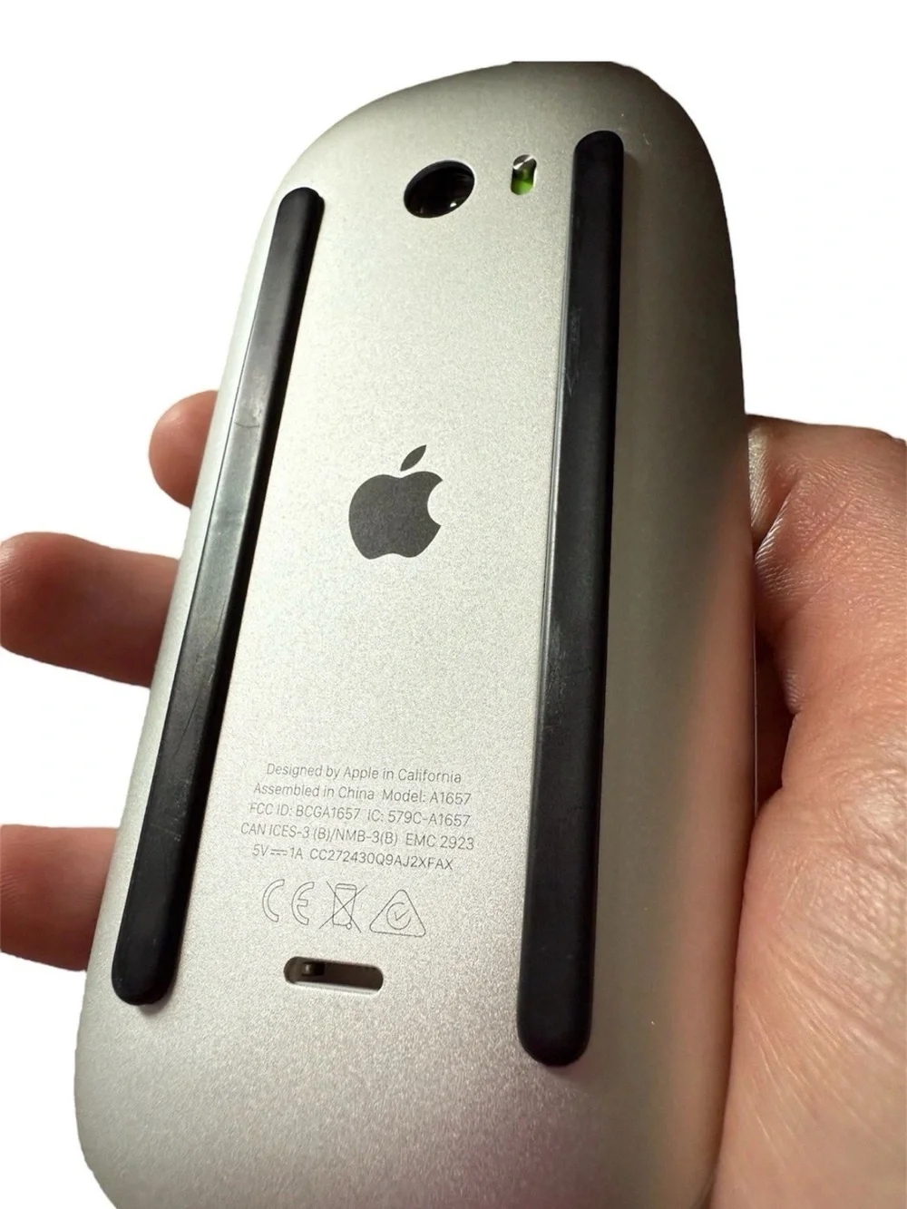 Apple Magic Mouse lighting port - White model: A1657